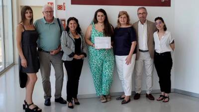 Imagen de la entrega del premio del I Concurs de Projecte Socials per a gent gran de la URV. Foto: Cedida