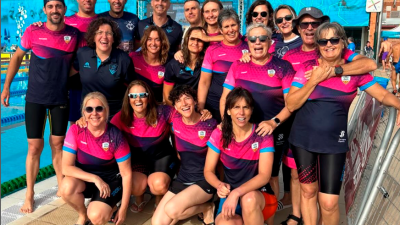 Los nadadores y nadadoras del CN Tarraco que participaron en el Campeonato de Catalunya Màster en la piscina Sylvia Fontana. Foto: CN Tarraco