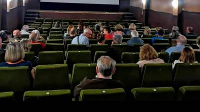 Un grup d’espectadors en una de les sessions de projecció al Cinema Foment. FOTO: cedida