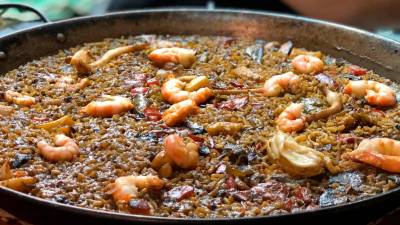 Imagen de una de las paellas que hacen en el restaurante La Subhasta, de L’Ametlla de Mar. Foto: La Subhasta Espai Gastronòmic