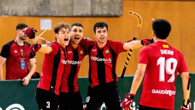 Giménez, Oruste, Casas y Rojas celebrando el cuarto tanto del Reus. Foto: FEDERACIÓN ESPAÑOLA DE PATINAJE