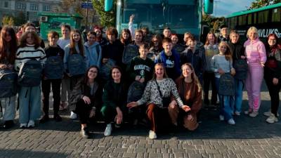 Los niños y niñas viajan en autobús desde Ucrania acompañados de un equipo de monitores y un psicólogo. Foto: Cedida