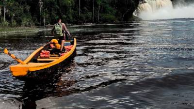 Lago Canaima con el Salto del Hacha. Foto: Felipe Gutiérrez