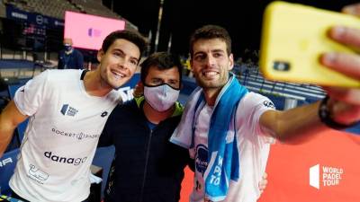 Selfie de Zaratiegui y Tonet, tras el partido. FOTO: World Pádel Tour