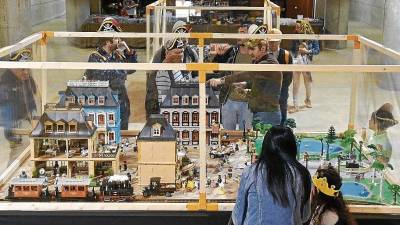 Un diorama del salón Playmobil en Tarragona que recrea la época colonial. FOTO: Alfredo González