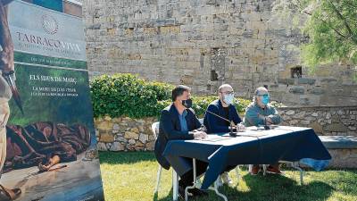 El concejal Hermán Pinedo, presentó el festival junto a su director, Magí Seritjol, y Joan Josep Garcia, de la Diputació. FOTO: FABIÁN ACIDRES