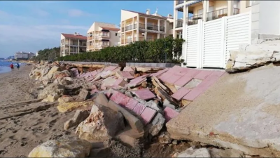 El paseo del Francàs hundido tras un temporal.