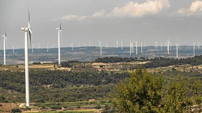 Molinos de viento en los parques eólicos de Batea, Vilalba dels Arcs y Corbera d’Ebre, en la Terra Alta. FOTO: JOAN REVILLAS