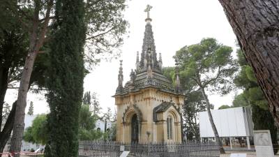 El Panteó Boule serà restaurat. La presentació del projecte s’emmarca en el programa d’actes de commemoració del 150è aniversari del cementiri. FOTO: ALBA MARINÉ