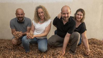 D’esquerra a dreta, Joan Lluís Estruel, Marisin Meca, Isaac Estruel i Anna Carreras. foto: j. r.Sota la marca Kika Safrà d’Orta, els emprenedors volen enfocar-se a l’alta gastronomia i el comerç. foto: joan revillas