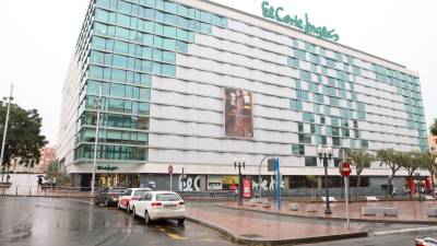 El Corte Inglés ha contribuido a dinamizar la Rambla del President Companys, según aseguran los negocios más próximos. FOTO: ALBA MARINÉ