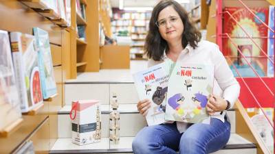 Ana Tarragona, del Nan Creatiu, va presentar els dos llibres en un acte a la llibreria La Capona. FOTO: ALBA MARINÉ