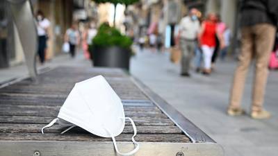 El uso de mascarillas en el interior dejará de ser obligatorio en España muy pronto. Foto: DT