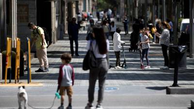 Imagen de la Diagonal en Barcelona durante el domingo 26 de abril. EFE