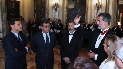 Lesmes, en un corrillo junto al Rey en la apertura del año judicial. EFE