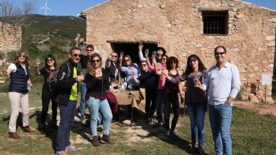 Imagen de algunos de los visitantes a la bodega Mas Vicenç de Tarragona. ACN