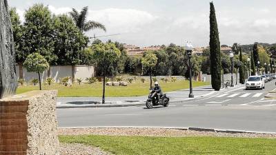 La rotonda de la Via Augusta ya está libre de carteles publicitarios. Foto: Pere Ferré