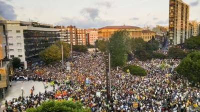 La manifestación del 3 de octubre en la Plaça Imperial Tarraco contra la brutalidad policial del 1-O. Foto: David Jiménez