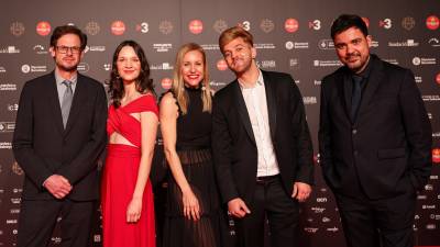 El equipo del documental 'El retorno. La vida después del ISIS' dirigido por Alba Sotorra, en el centro. FOTO: ACN