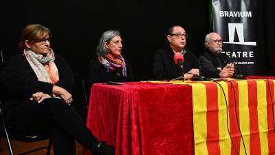 Imagen de la comparecencia de ayer de parte de la junta del Bravium Teatre. FOTO: ALFREDO GONZÁLEZ