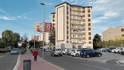 El barri de Santa Úrsula, a Valls, és una de les zones de pas de molts vehicles. FOTO: J.G.