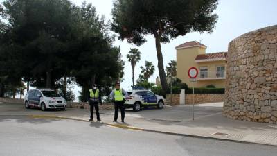 Imatge de les patrulles en els controls a la Ràpita. Foto: Ajuntament de la Ràpita