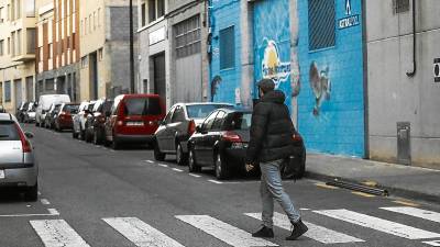 La calle Comandant Sugranyes es una de las «más conflictivas» según vecinos de Parcel·les Cases. FOTO: ÀNGEL ULLATE