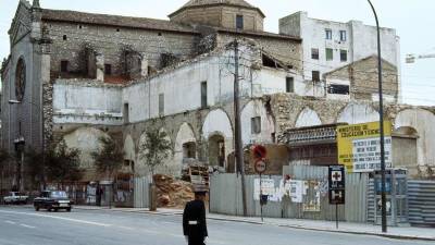 1976. Enderroc per construir-hi l’edifici de l’arxiu històric de la ciutat i el nou institut Martí i Franquès. foto: Arxiu Anton Roca / Tarragona Antiga