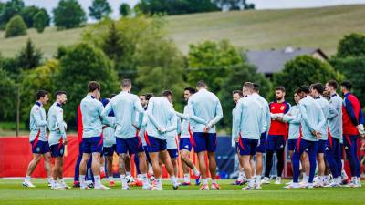 Los jugadores de la selección española preparando el debut de esta tarde ante Croacia en Berlín. foto: efe