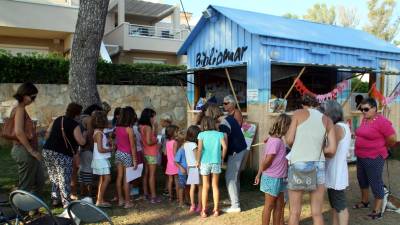 La gente podrá descubrir la gastronomía mediterránea y su evolución, desde Roma hasta la actualidad, en la primera actividad programada en la Bibliomar, en el Parc Voramar.