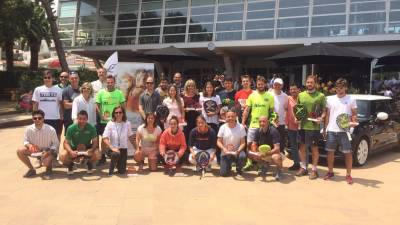 Campeones y finalistas del CT Tarragona, tras el torneo. FOTO: Federació Catalana de Pàdel