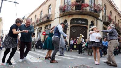 Un momento de la recreación de la inauguración del edificio de la Cooperativa Obrera hace un siglo. FOTO: Pere Ferré