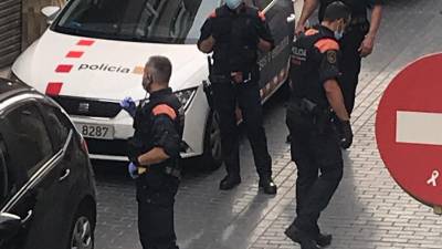 Los Mossos han acudido al edificio de la calle Joan Miró de Calafell.