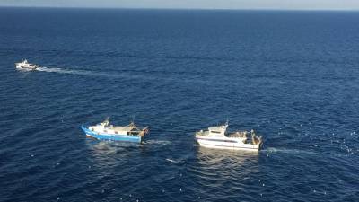 El vaixell ha estat remolcat fins al port de l'Ametlla.