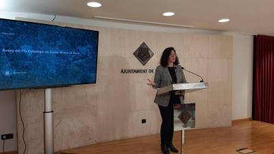 La concejal de Urbanismo y Movilidad de Reus, Marina Berasategui, en la presentación del plan. Foto: ACN