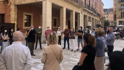 Ahir un bon grup de persones va gaudir de la ruta «La Tortosa desapareguda». FOTO: MARINA PALLÁS