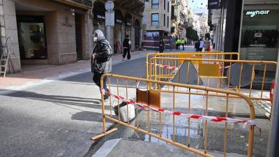 El pasado viernes se retiraron los obstáculos que evitaban la entrada de personas a pie y ahora es posible caminar por la zona. FOTO: ALFREDO GONZÁLEZ