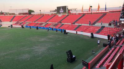 Graderíos vacíos el día de la ceremonia inaugural. DT