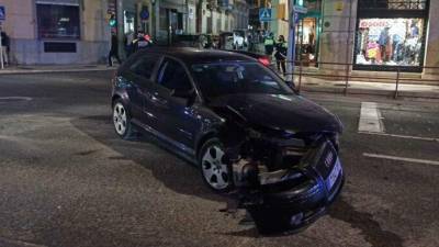 Estat en què va quedar el vehicle amb el qual va col·lidir a Tortosa. Foto: Cedida