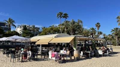 Una de les guinguetes que actualment està oberta a les platges de Cambrils. FOTO: ALBA MARINÉ