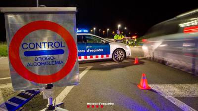 Un control nocturno de Mossos d’Esquadra. FOTO: CME