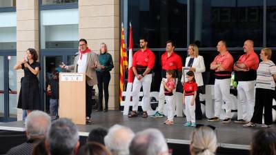 El periodista Xavier Graset durant el seu discurs en la proclamació de l’ambaixador dels Xiquets de Valls 2024. Foto: Pere Ferré