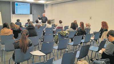 Sessió d’un dels cursos que la Fundació Mémora ofereix als professionals. Foto: cedida