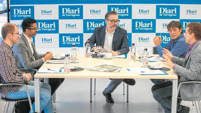 Un momento de la mesa redonda celebrada en la sede del Diari de Tarragona. Foto: Marc Bosch