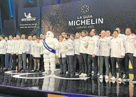 Foto de familia de los cocineros que este año suman estrella. Foto: Guía Michelin