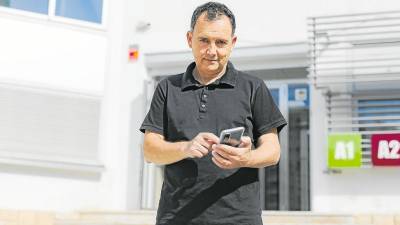 José Manuel Vila, creador de la app educativa “Let’s EBAU”, en el Institut Antoni de Martí i Franquès de Tarragona