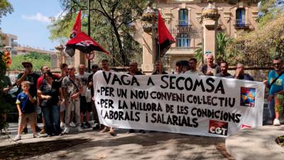 A la concentración de esta mañana de lunes, día 2 de septiembre, se han personado una veintena de personas. Foto: C. Valls