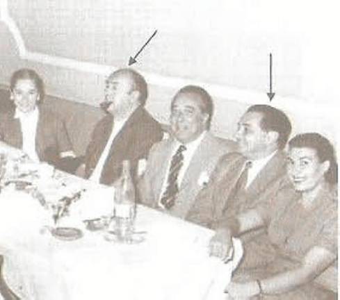 Indicats amb fletxa, el poeta comunista xilè Pablo Neruda i Genaro Carnero, amb la muller Maria Roqué al costat, a la dreta de la foto.
