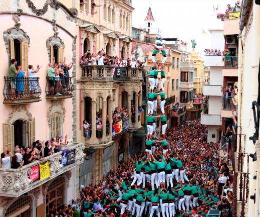 Aleta del 3 de 10 amb folre i manilles descarregat pels Castellers de Vilafranca en la segona ronda de la diada castellera de l’Arboç. Foto: ACN