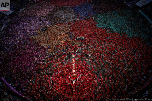 Imagen tomada por Emilio Morenatti durante el Concurs de Castells de Tarragona del 2024. Foto: Emilio Morenatti